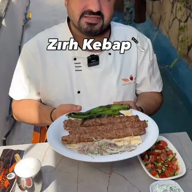 Zırh kebap tabağı, közlenmiş biberle